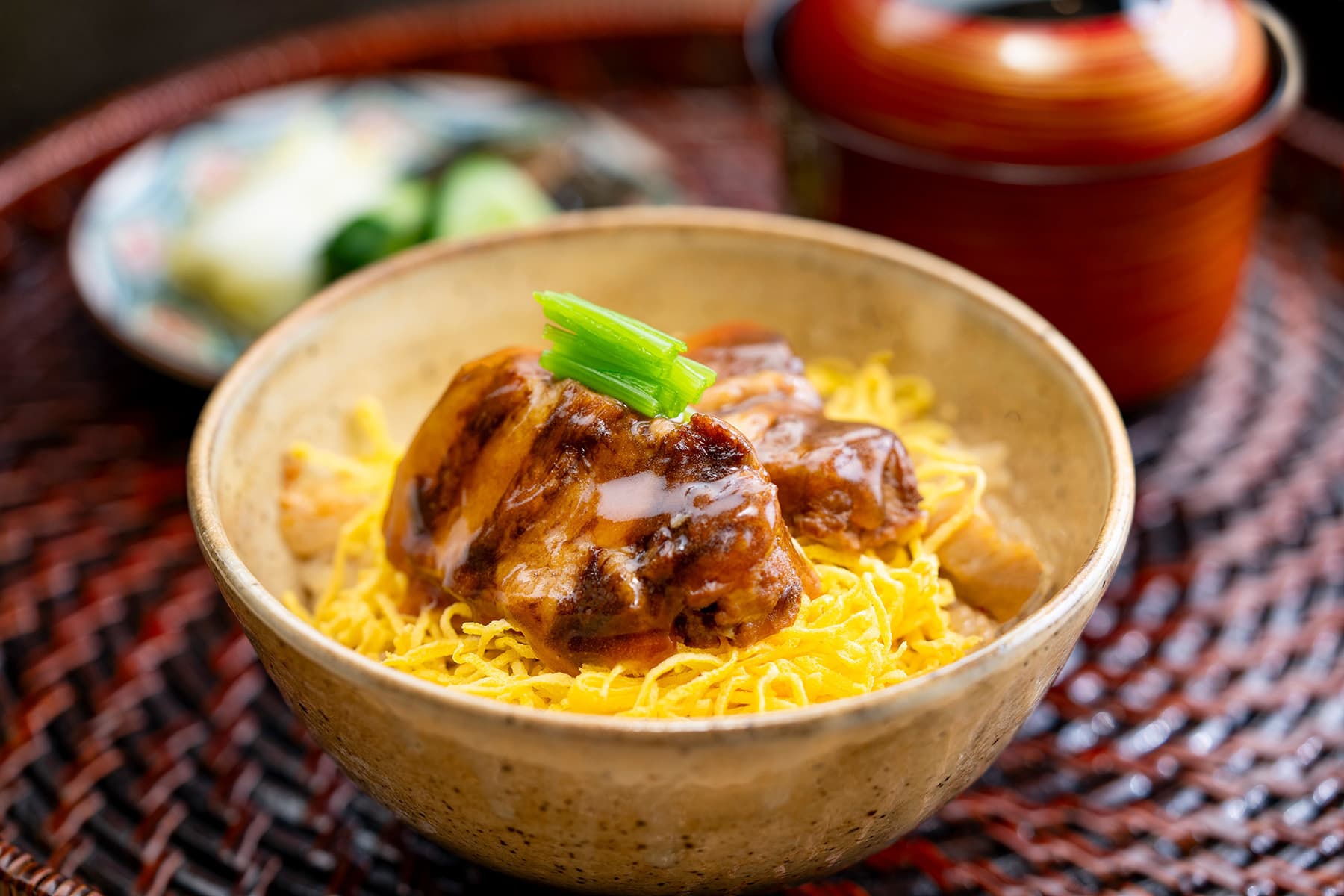 温かい知床ポーク角煮蒸し寿司