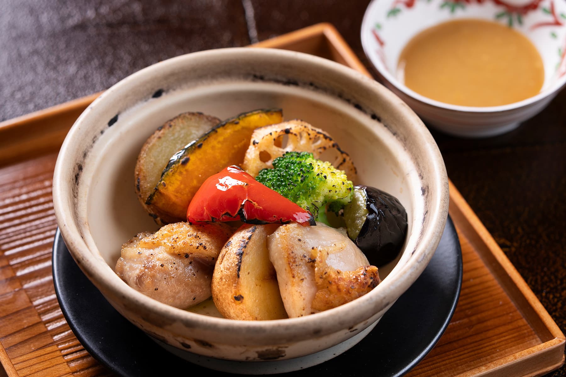 中札内田舎鶏と彩り野菜のグリル　特製ポン酢味噌を添えて